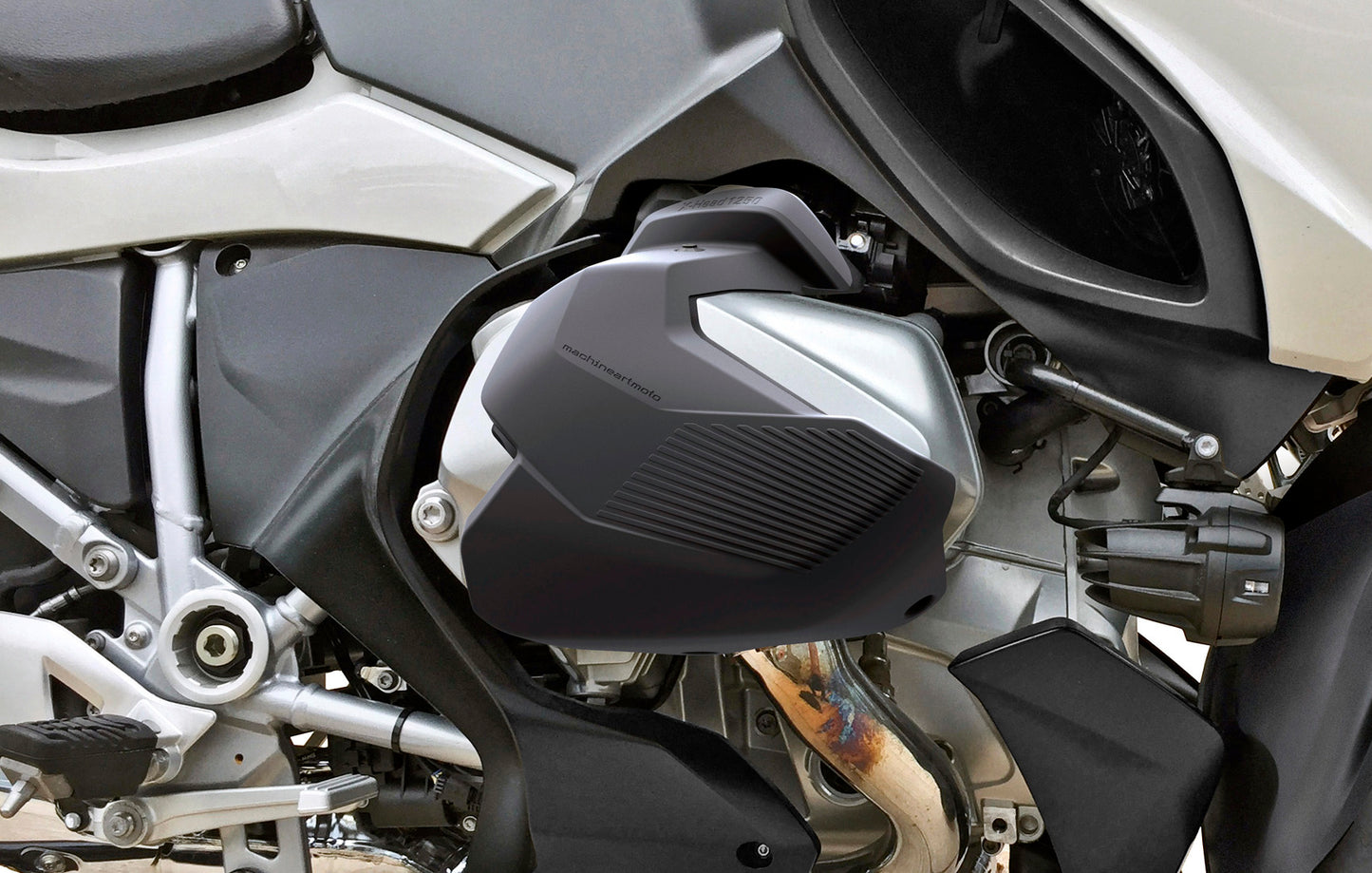 X-Head 1250 cylinder guard mounted to BMW R1250 RT